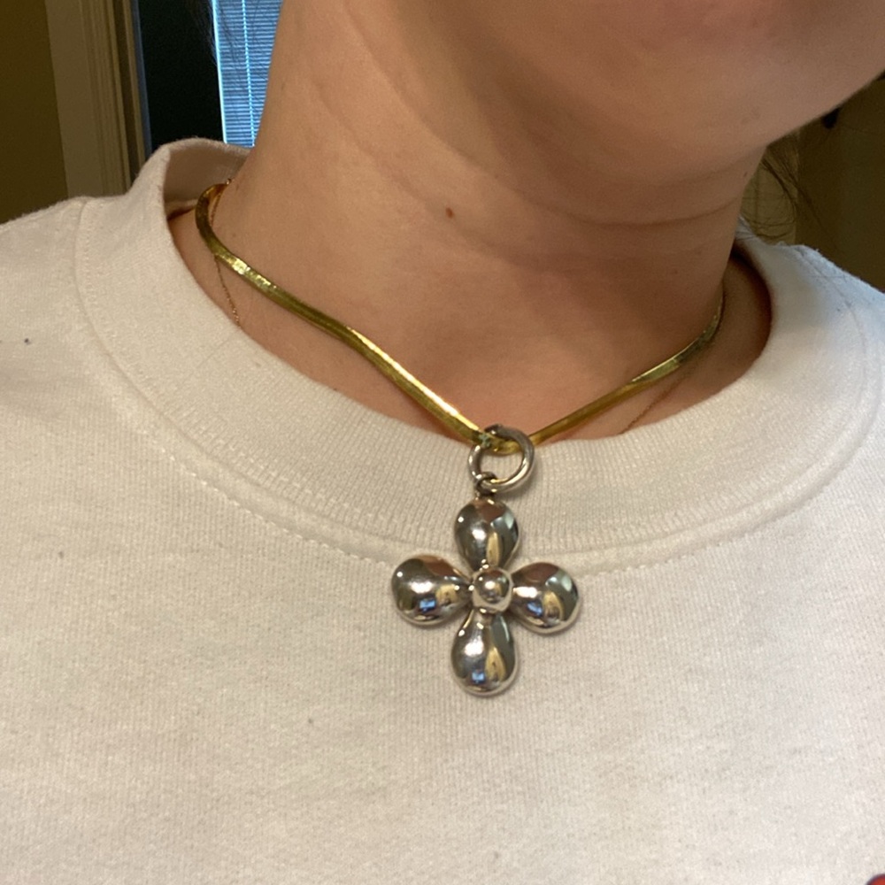 PERÚ SILVER Flower pendant